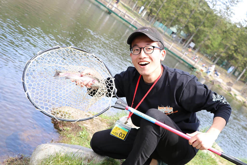マス釣りの様子