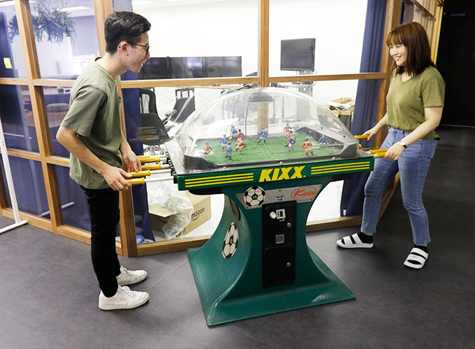 ボードゲームで遊ぶ二人