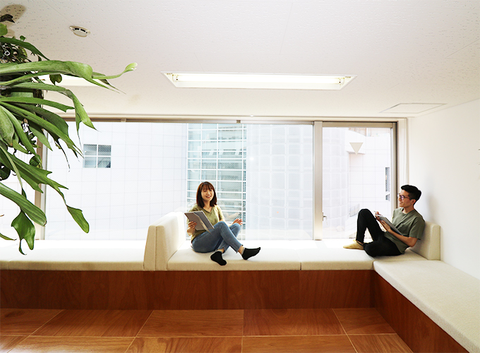 窓際のスペース