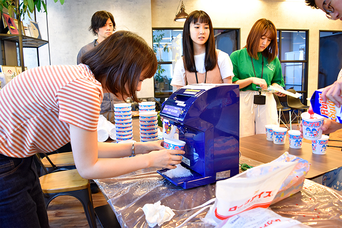 かき氷を作る様子